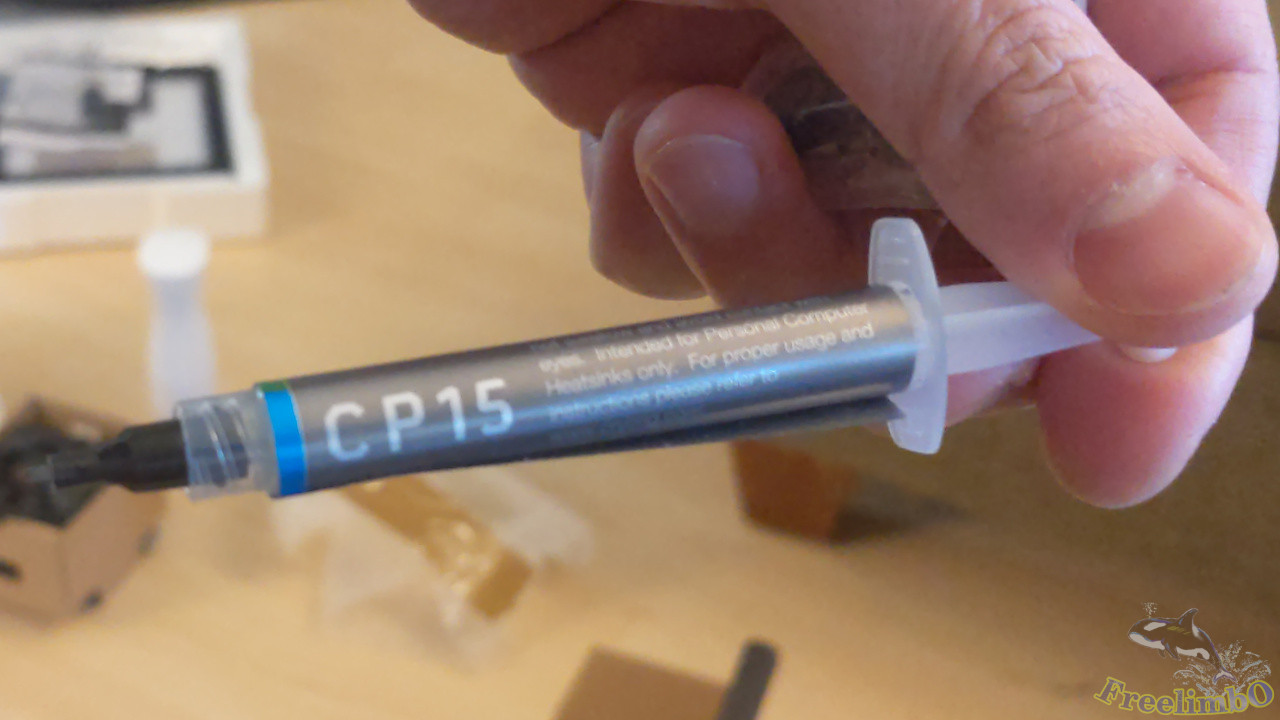 /img/2021-08-21a/Cryorig-M9A_thermal_paste.jpg