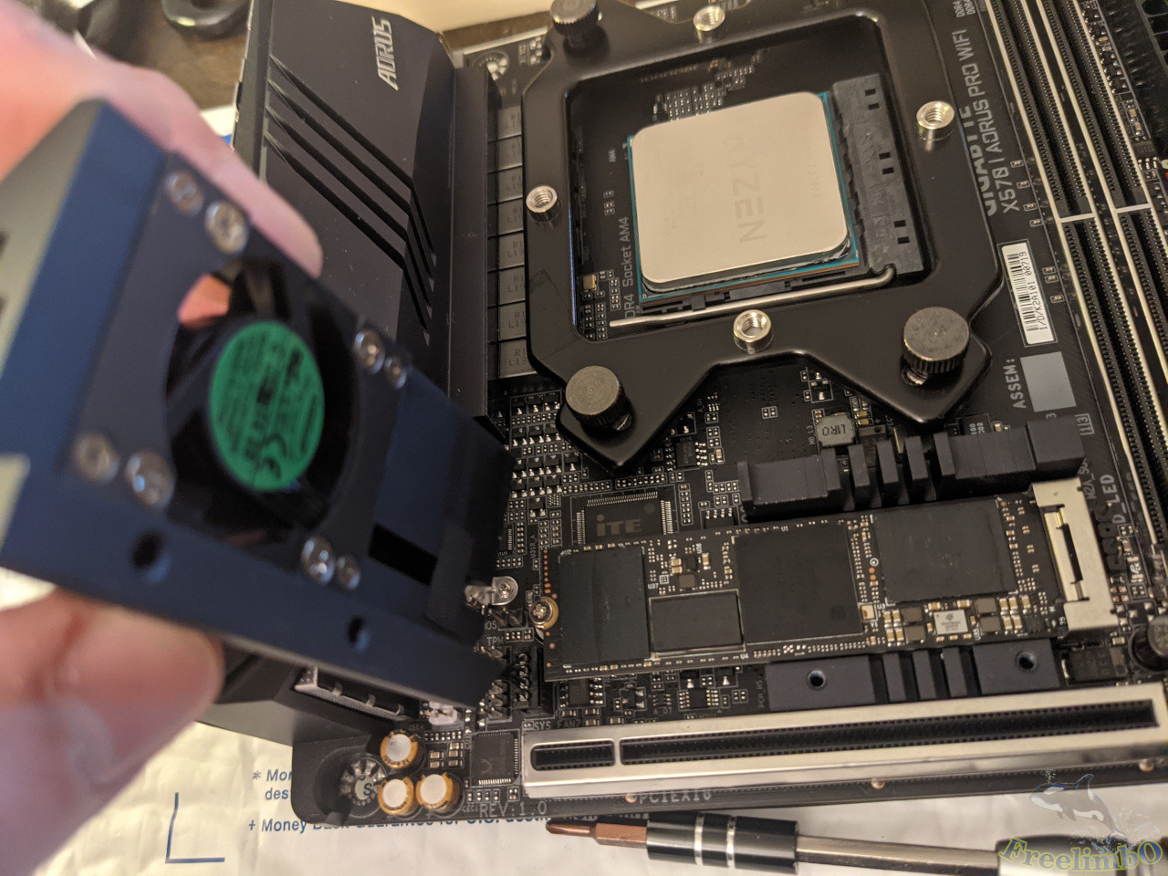 /img/2021-08-21a/WD-SN750-1TB_fan.jpg